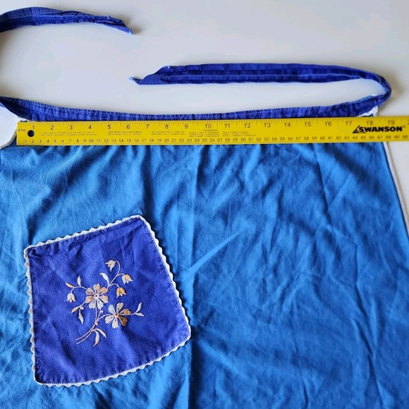 Vintage Half Apron Grannycore Handmade Embroidery Flowers Pocket Cottagecore - Picture 9 of 16